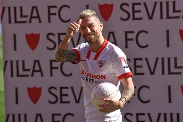 1612151920884076205.jpg Finds-him-as-a-rival-in-La-Liga-Papu-Gomez.jpg